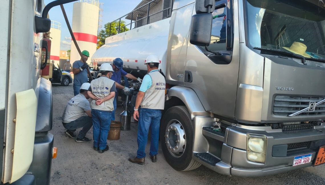 Em Pardinho, Ipem-SP detecta fraude em fiscalização de veículos que transportam produtos perigosos